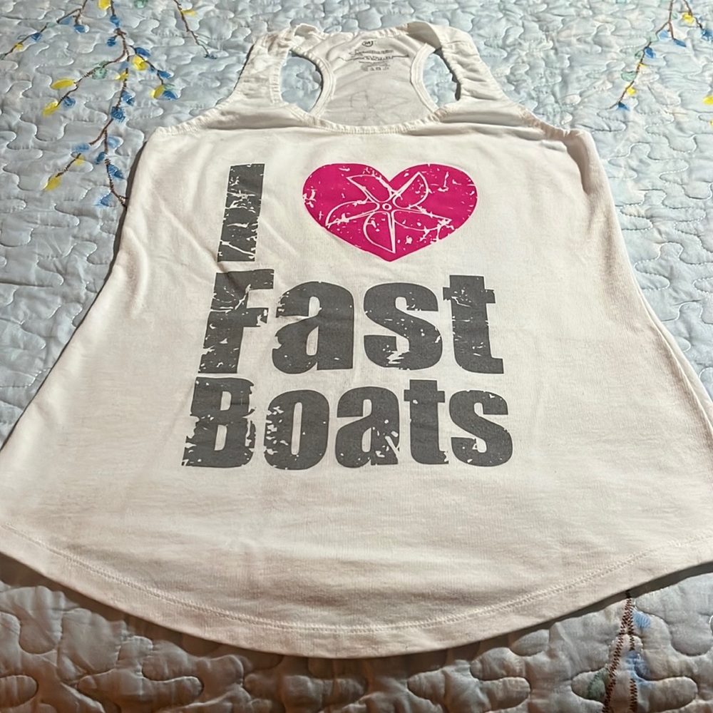 Sleeveless shirt size M “I love fast boats’ gently worn. Great condition!